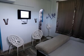 2 bedrooms, bed sheets - Family-friendly Independent Studio Unit in Solan, Himachal Pradesh, India (Solan)