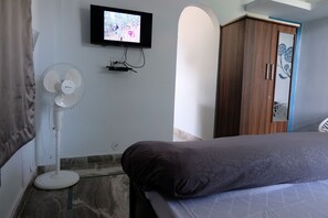 2 bedrooms, bed sheets - Family-friendly Independent Studio Unit in Solan, Himachal Pradesh, India (Solan)