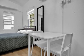 1 bedroom, iron/ironing board, WiFi, bed sheets - Sri House Studio1 - free Parking (Miami)