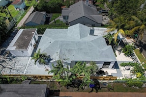Exterior - Sri House Studio1 - free Parking (Miami)