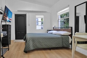 1 bedroom, iron/ironing board, WiFi, bed sheets - Sri House Studio1 - free Parking (Miami)