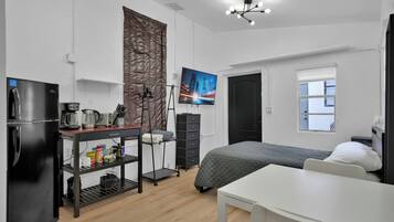 1 habitación, tabla de planchar con plancha, wifi y ropa de cama