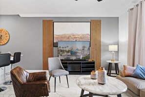 Smart TV, offices - Stylish 4BR home Near Disney with Themed Rooms (Kissimmee)