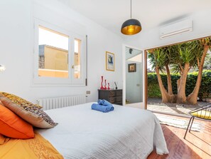 6 bedrooms, desk, Internet - Villa Chantal by Interhome (Pals)