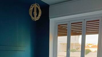 1 Schlafzimmer, Schreibtisch, Bügeleisen/Bügelbrett, Reisekinderbett