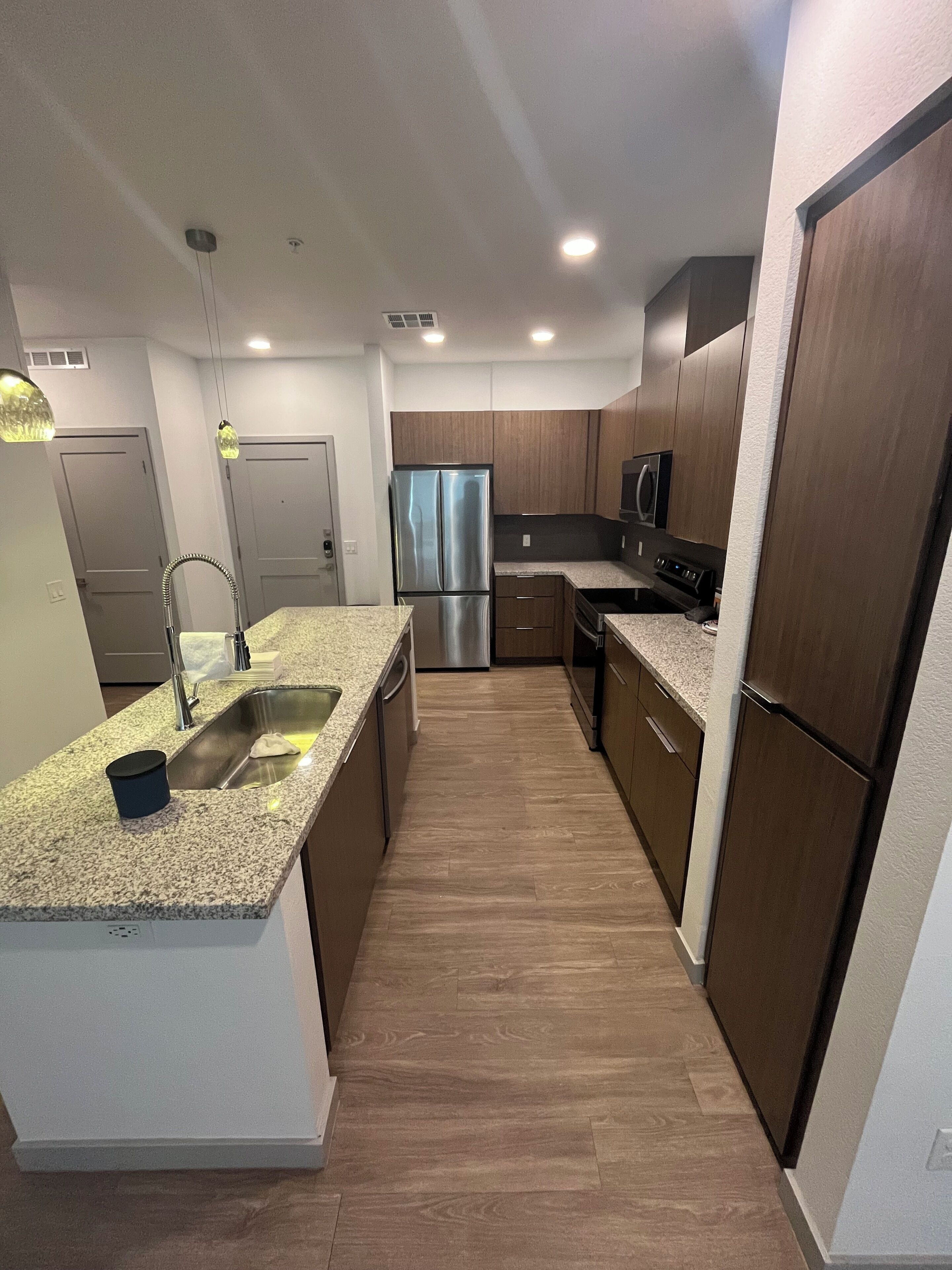 Refrigerador, microondas, horno y parrilla de estufa 