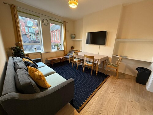 Bright & Cozy Stay in Glasgow’s Vibrant West End