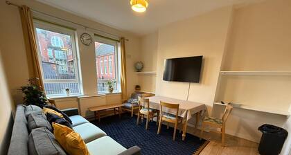 Bright & Cozy Stay in Glasgow’s Vibrant West End