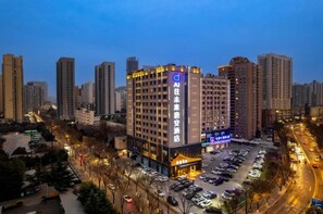 Front of property - AI Lives In The Future Hotel（Xi'an Longshouyuan Daming Palace West Subway Station Branch） (Xi'an)