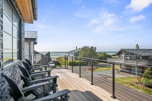 Terrace/patio - Luxury Coastal Retreat Steps from the Beach w/ Hot Tub & Steam Shower, Game Room, BBQ, Fire-Pit (Manzanita)