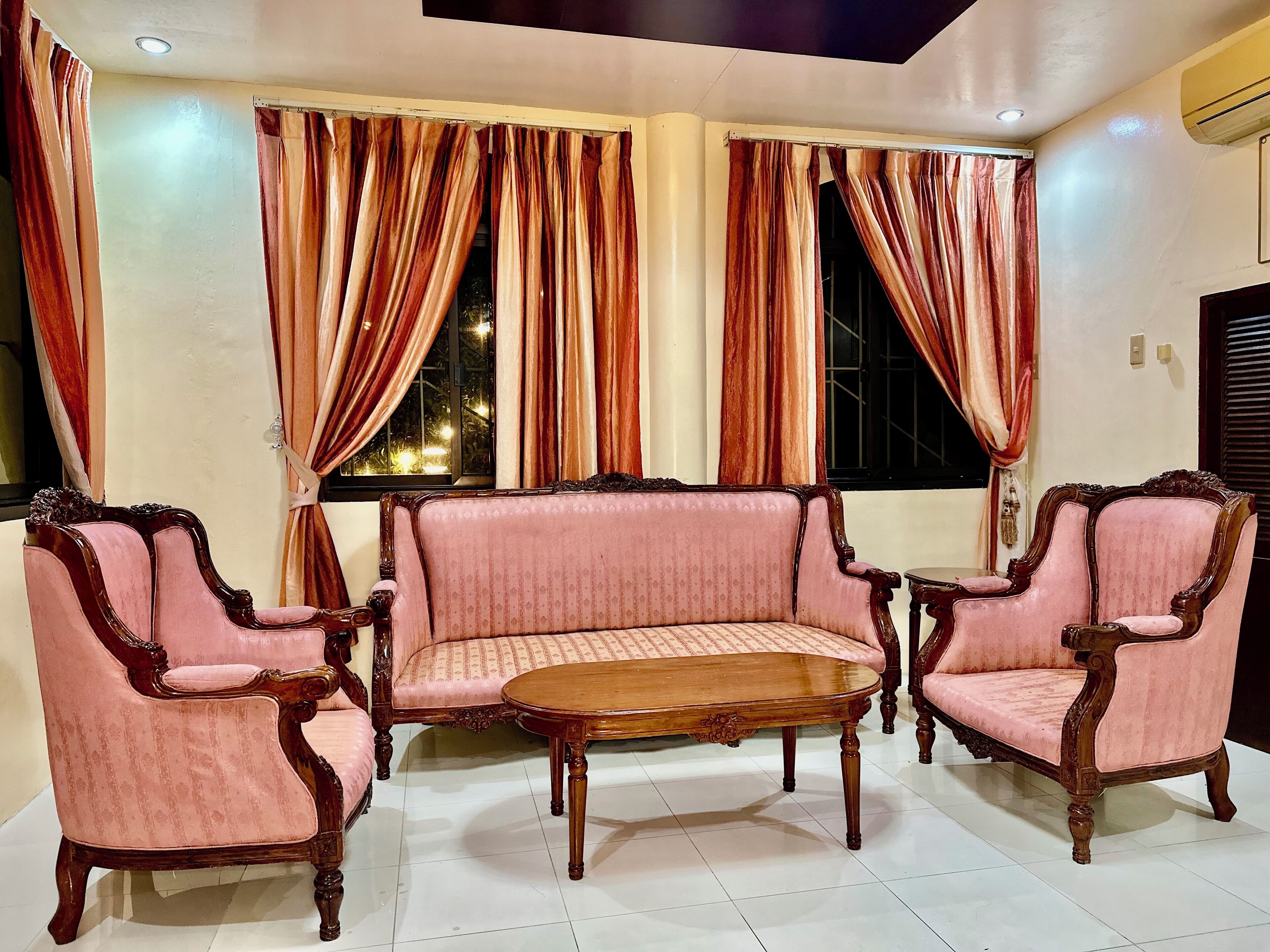 智能电视、书、影片库、立体声音响