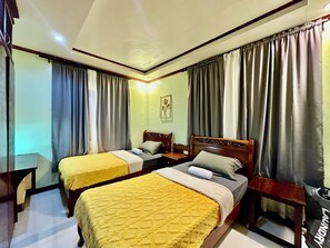 3 bedrooms, desk, iron/ironing board, travel crib - Spacious 3-bedroom house in Subic with AC, WiFi, Pool & Parking. Relax & unwind (Subic)