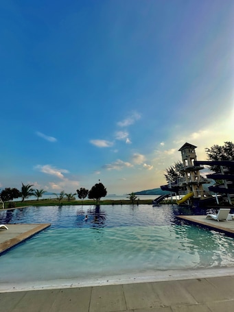 Outdoor pool. Spacious 3-bedroom house in Subic with AC, WiFi, Pool & Parking. Relax & unwind