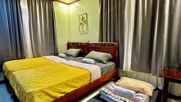 3 bedrooms, desk, iron/ironing board, travel cot