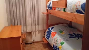 2 Schlafzimmer, Bügeleisen/Bügelbrett, Bettwäsche