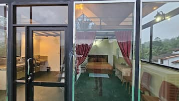 Panoramic Villa, Mountain View | Living area