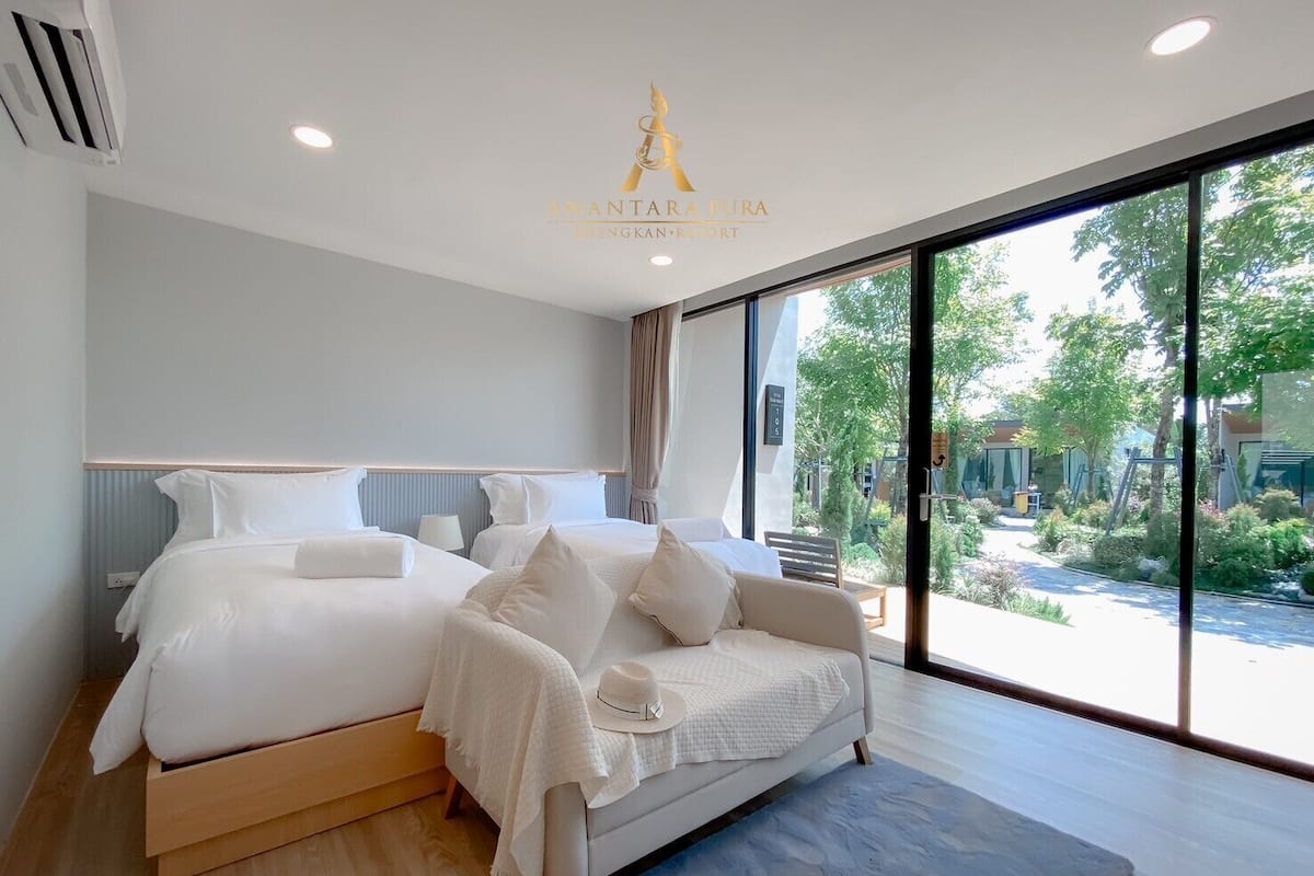 Standard Twin Room, 2 Single Beds | Premium bedding, free minibar, in-room safe, desk