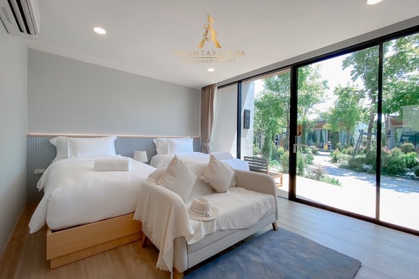 Standard Twin Room, 2 Twin Beds | Premium bedding, minibar (free items), in-room safe, desk