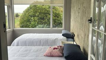4 bedrooms, WiFi, bed sheets