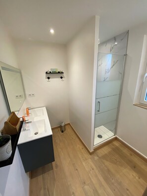 Hair dryer, towels, toilet paper - Domingeal Estate (Saint-Germain-les-Vergnes)