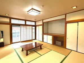Classic Townhome, Non Smoking, Courtyard View (Ryuzu) | Down duvets, in-room safe, laptop workspace, free WiFi - Kaederesort Kinugawaonsen (Nikko)