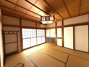 Deluxe Villa, Non Smoking, Garden View (Nantai) | Down duvets, in-room safe, laptop workspace, free WiFi - Kaederesort Kinugawaonsen (Nikko)
