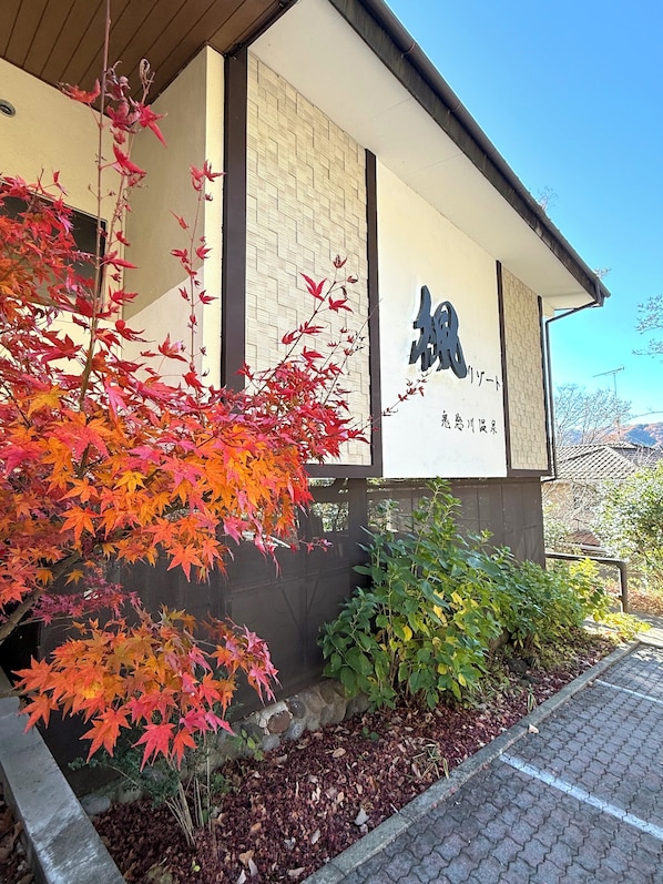 Down duvets, in-room safe, laptop workspace, free WiFi - Kaederesort Kinugawaonsen (Nikko)