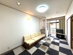 Classic Townhome, Non Smoking, Courtyard View (Kirifuri) | Living area | Ping pong - Kaederesort Kinugawaonsen (Nikko)