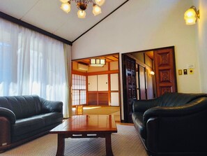 Living area - Kaederesort Kinugawaonsen (Nikko)