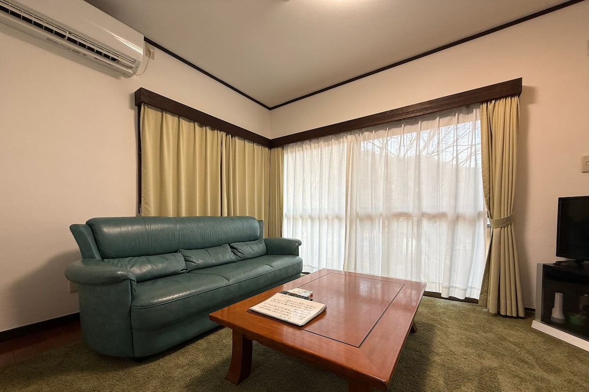 Vila Standar, Bebas Asap Rokok, pemandangan halaman (Kinu) | 1 kamar tidur, selimut bulu angsa, brankas, dan ruang kerja ramah laptop