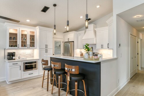 Brand New Home! Walk to Beach, Hot Tub, Fully Fenced Backyard, $300 in Free Tickets!