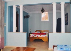 Chambre Familiale, balcon, vue ville | Espace de travail pour ordinateur portable, Wi-Fi gratuit