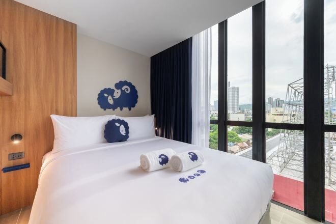 Free minibar, in-room safe, desk, free WiFi