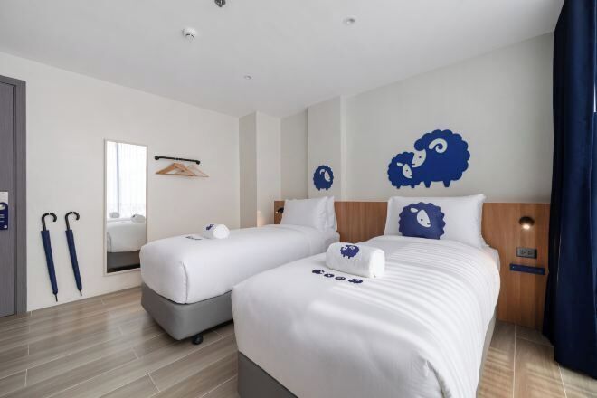 In-room safe, desk, free WiFi