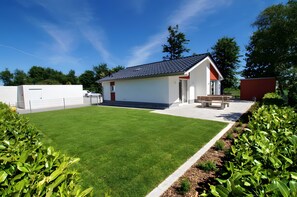 Exterior - Holiday Home 'Kleine Ruge' with Private Terrace, Private Garden and Wi-Fi (Cuxhaven)