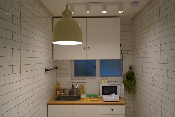 Private kitchen - A cozy house just a 1minute walk form Yeomchang Station! 2 rooms and 3 beds (Seoul)