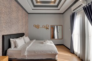 Villa, Patio, Pool View | 4 bedrooms, in-room safe, free WiFi, bed sheets - Villa Master Residance - Denpasar (Denpasar)