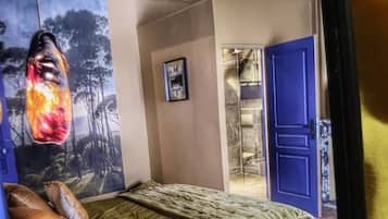 6 bedrooms, iron/ironing board, WiFi, bed sheets