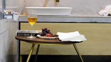 Superior Double or Twin Room, Mountain View | Bathroom | Free toiletries, hair dryer, bathrobes, slippers