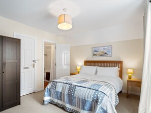 2 bedrooms, iron/ironing board, free WiFi, bed sheets - The Courtyard Escape Homely Haven in Clifden (Clifden)