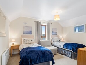 2 bedrooms, iron/ironing board, free WiFi, bed sheets