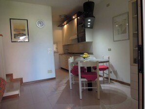 Dining - Spacious apartment with terrace and pool in Bibione (Bibione)