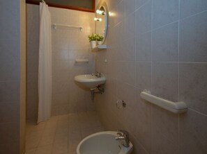 Bathroom - Cute studio steps from top attractions (Bibione)