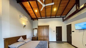 Kamar Double, balkon, pemandangan gunung | Wi-Fi gratis dan didekorasi berbeda-beda