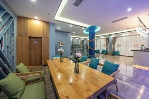 Lobby-Lounge
