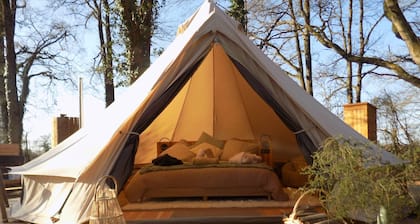 Tente luxe Etang vue Jacuzzi privatif Copa cabanes 3