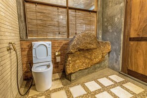 Kostenlose Toilettenartikel, Handtücher, Seife, Shampoo