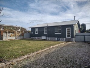 Exterior - Sellicks Beach Getaway - Cosy 3 bedroom home, 1 street back from beach. Sleeps 8 (Sellicks Beach)