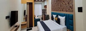 Superior Double Room, 1 King Bed | Premium bedding, minibar, iron/ironing board, free WiFi
