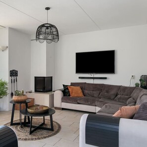 Smart-TV og peis